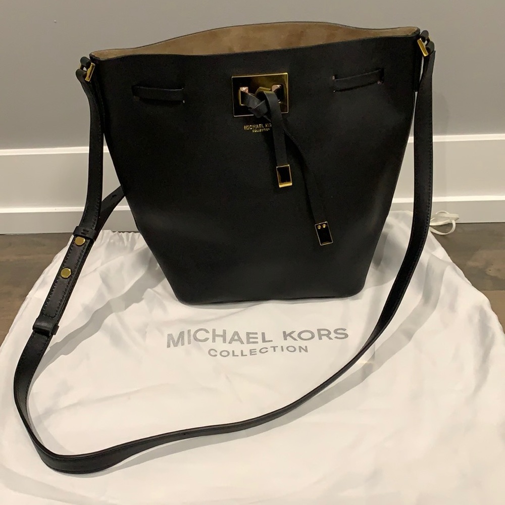 Michael kors bucket bag